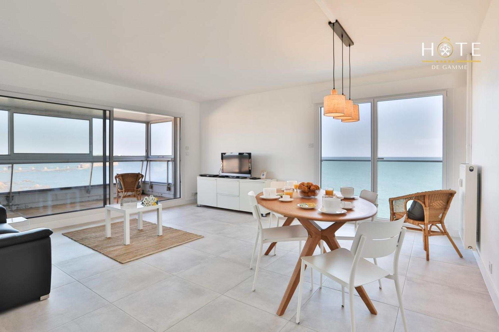Appartement De Caractere, Superbe Vue Mer 280° La Chaume Exterior photo